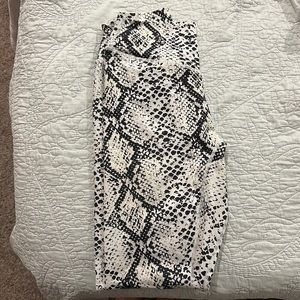 The ascend pant- Snake print, Women’s size Small